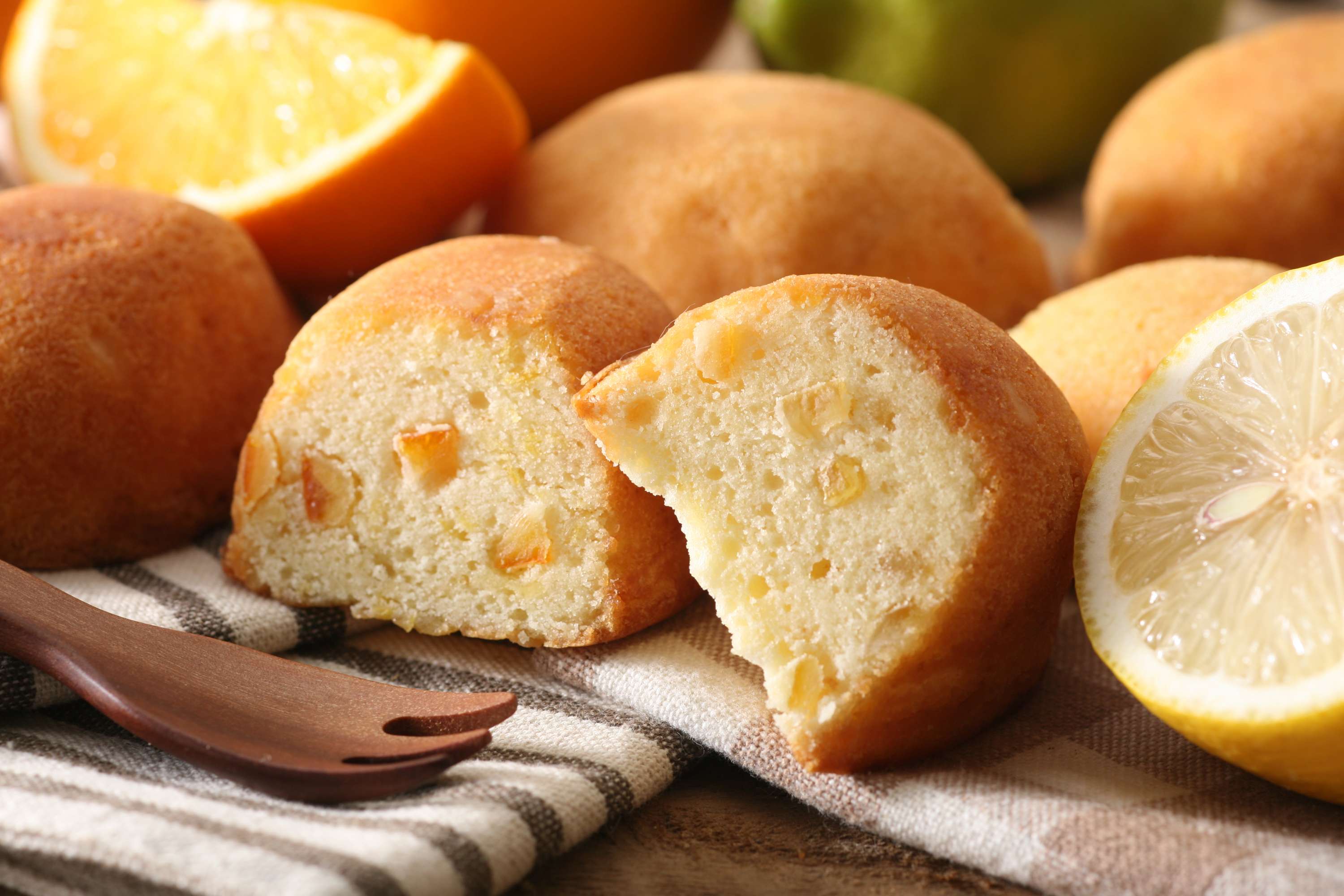 焼き立てレモンケーキ