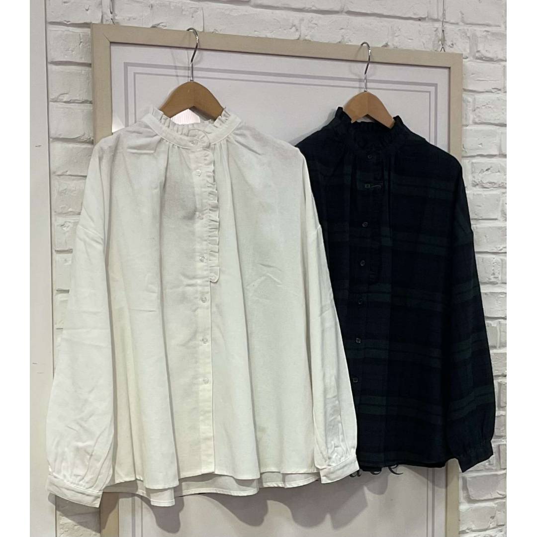 フリルが可愛いブラウスのご紹介