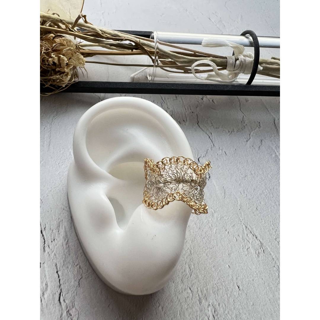 【期間限定】金属をかぎ針で編んだアクセサリー【moodycat（ムーディキャット）】　 インドのサリーに使われているリボンを現代的にデザインした【uin（ウイン）】