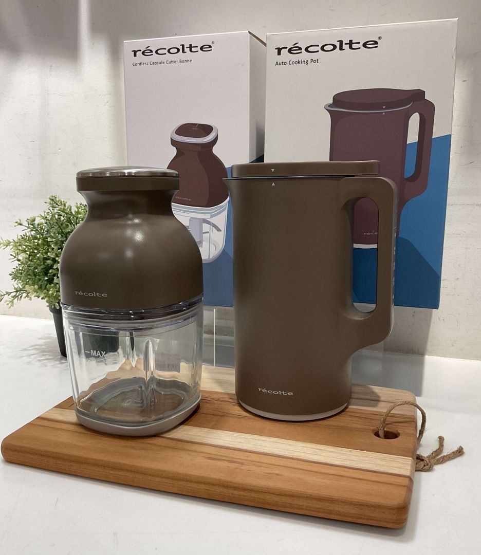 新色「モカブラウン」登場