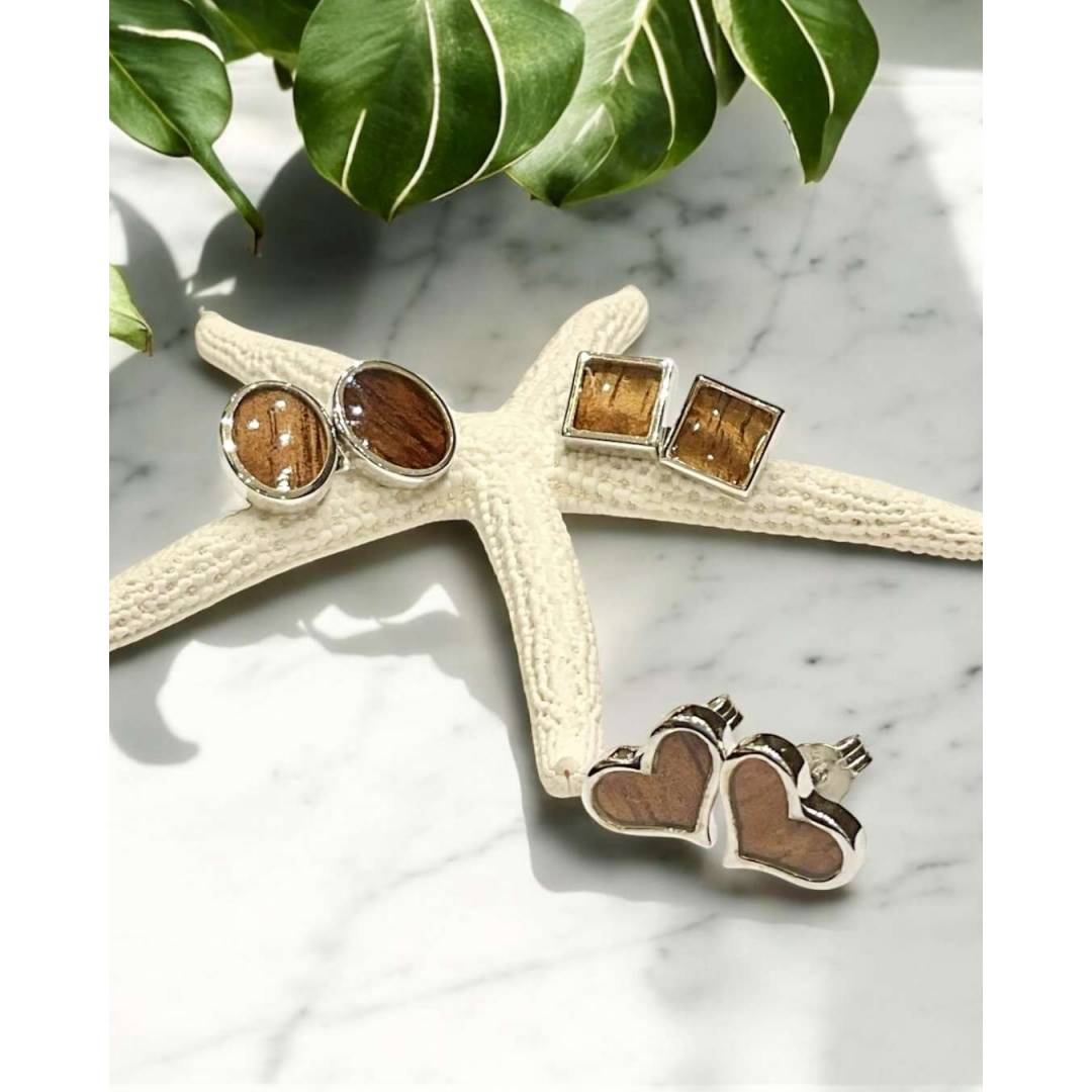 温もり感じるコアウッドピアス