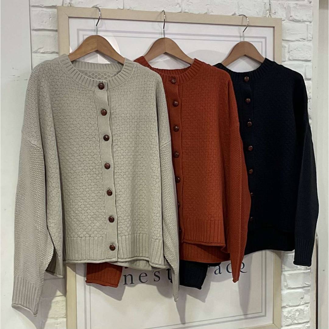 ポコポコ立体感が可愛いニットのご紹介