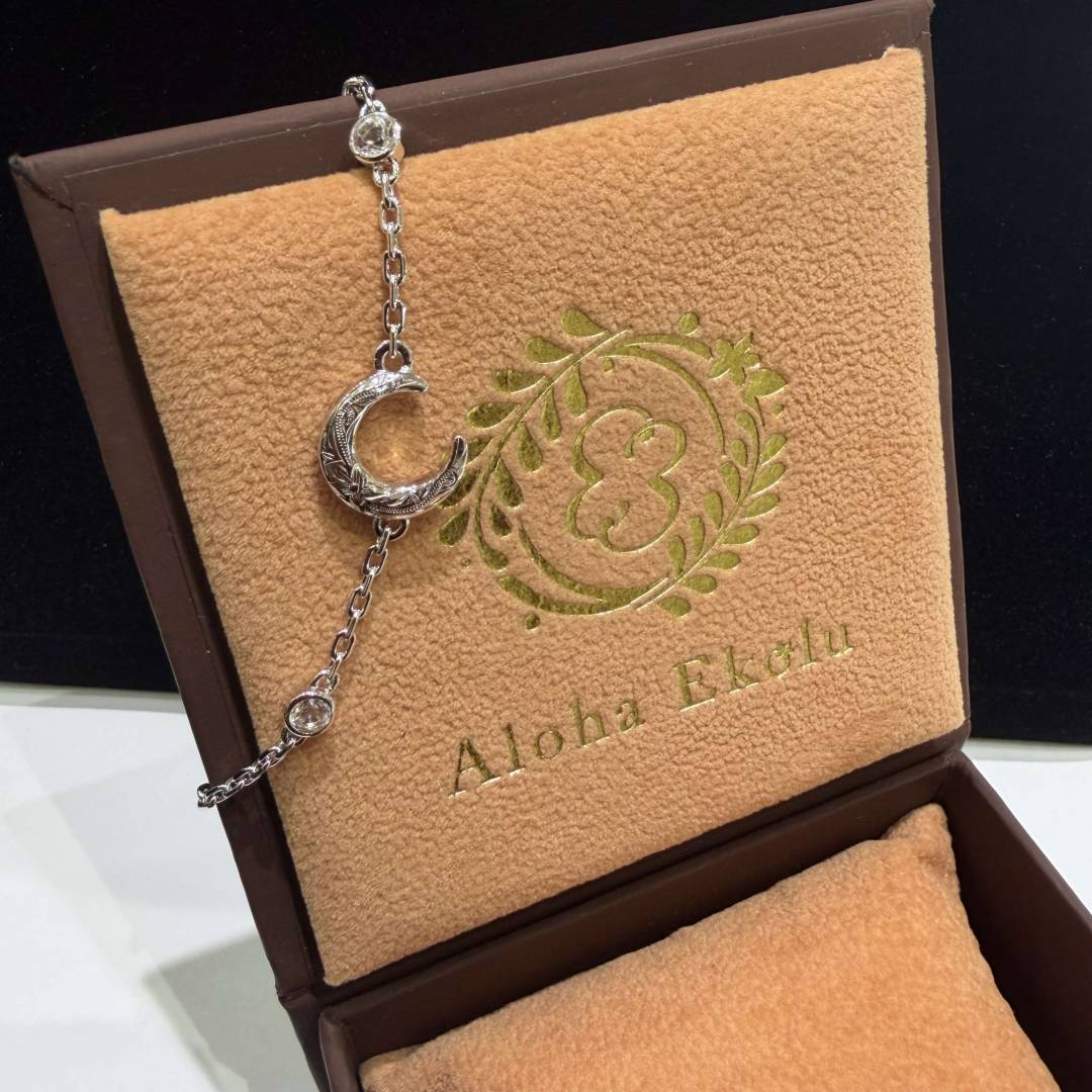 月と波が奏でるやさしい輝きのブレスレット