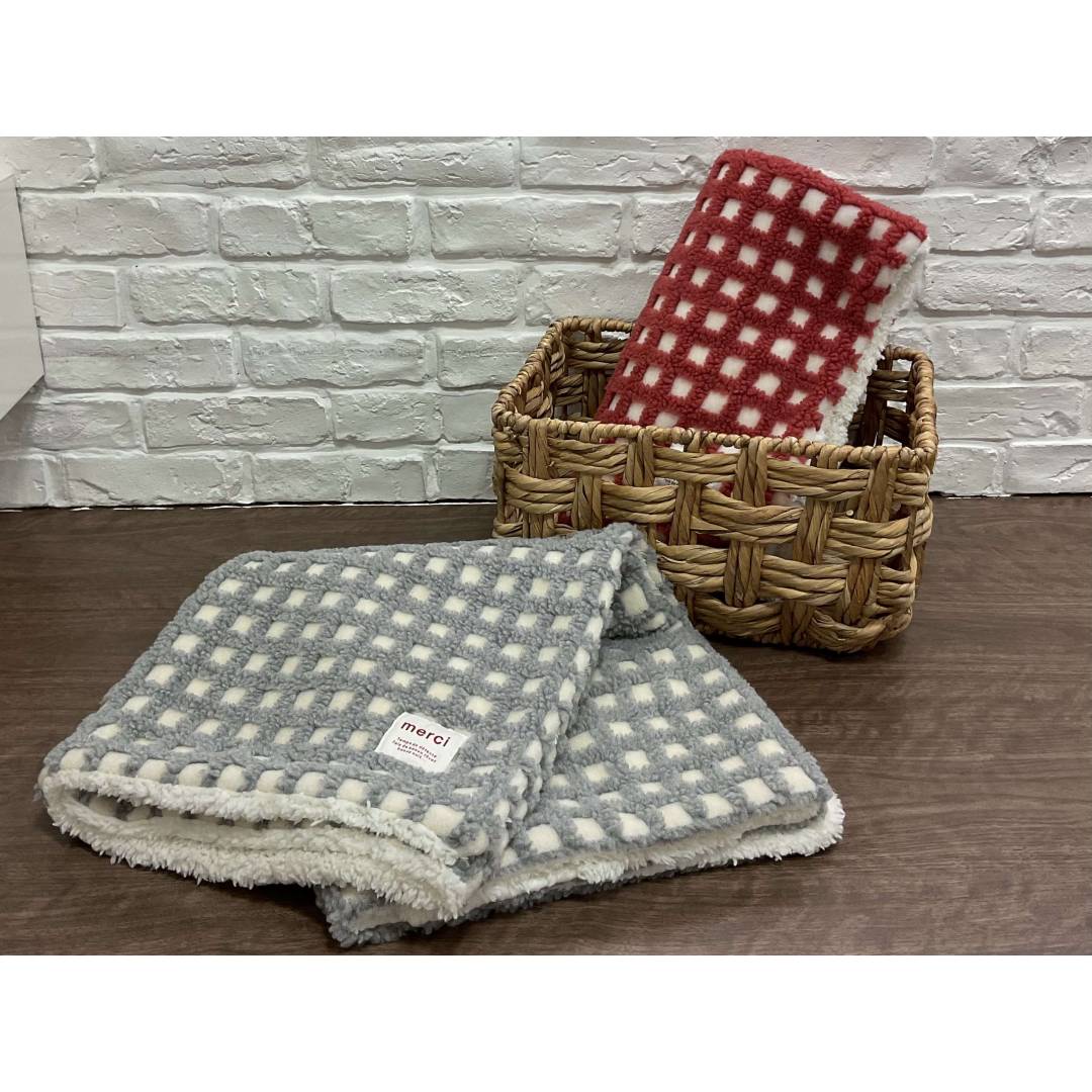 これからの季節にピッタリ❄️ボアチェックひざ掛け
