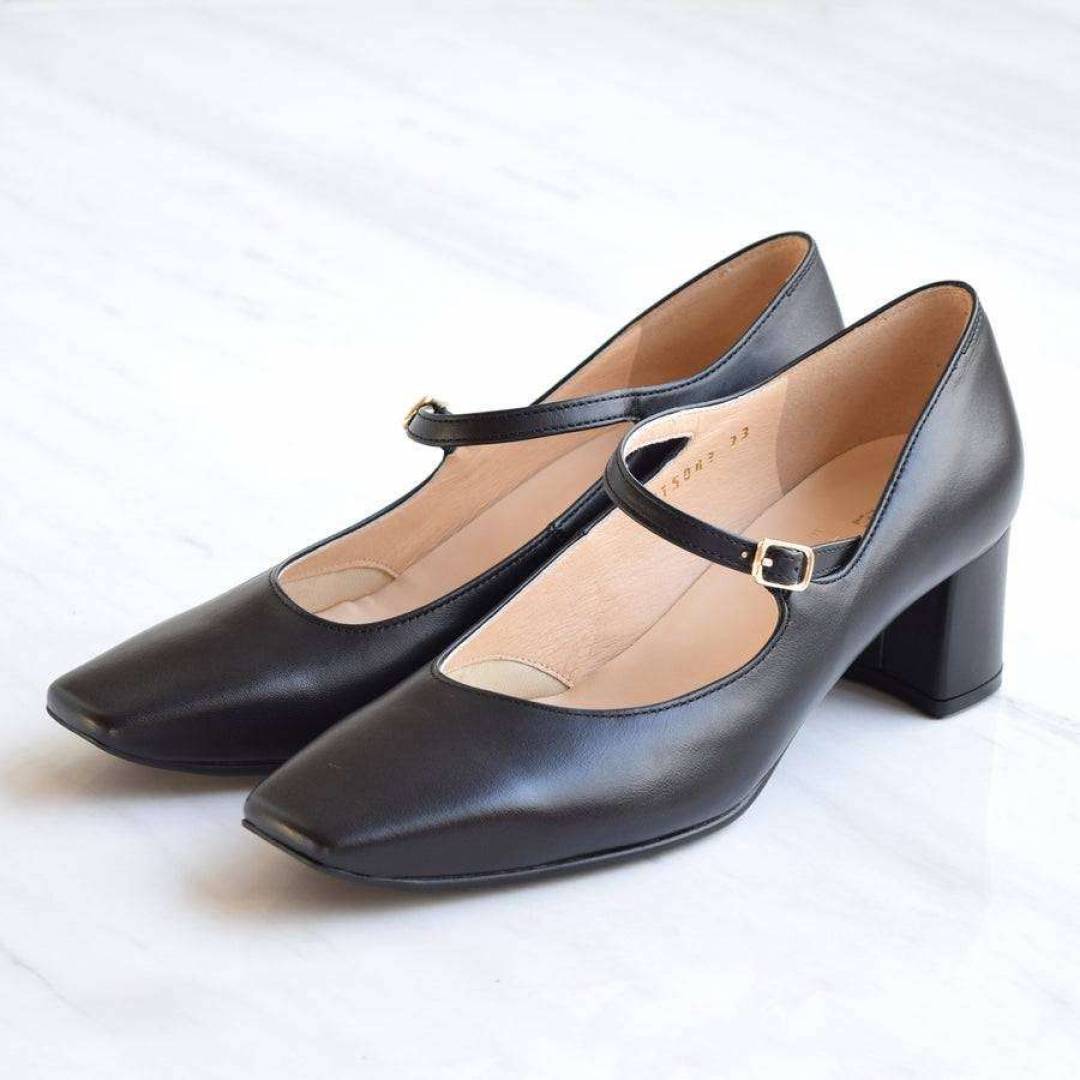 ななめストラップ スクエアパンプス