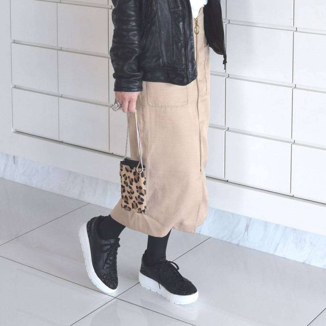 異素材コンビのレースアップレザースニーカー