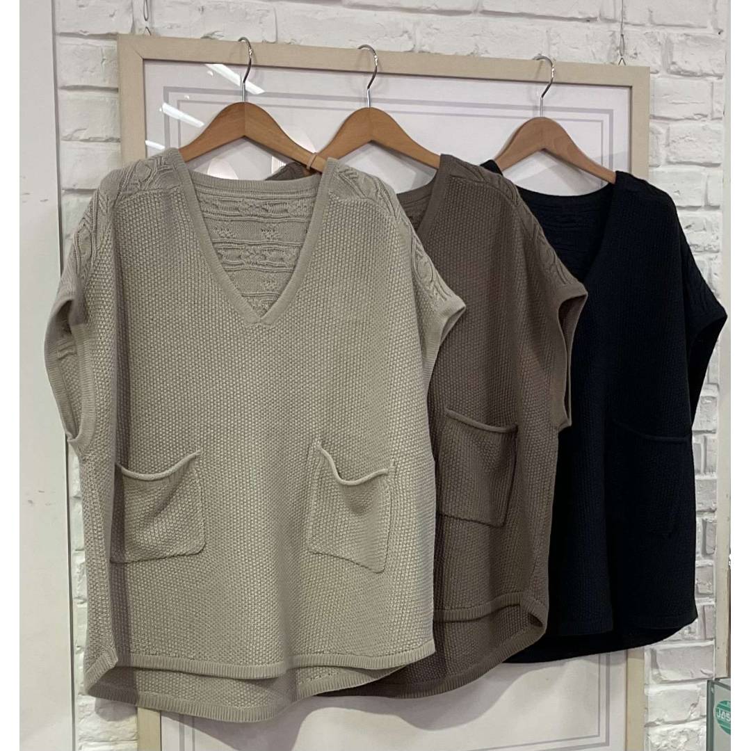 柄編みニットベストのご紹介