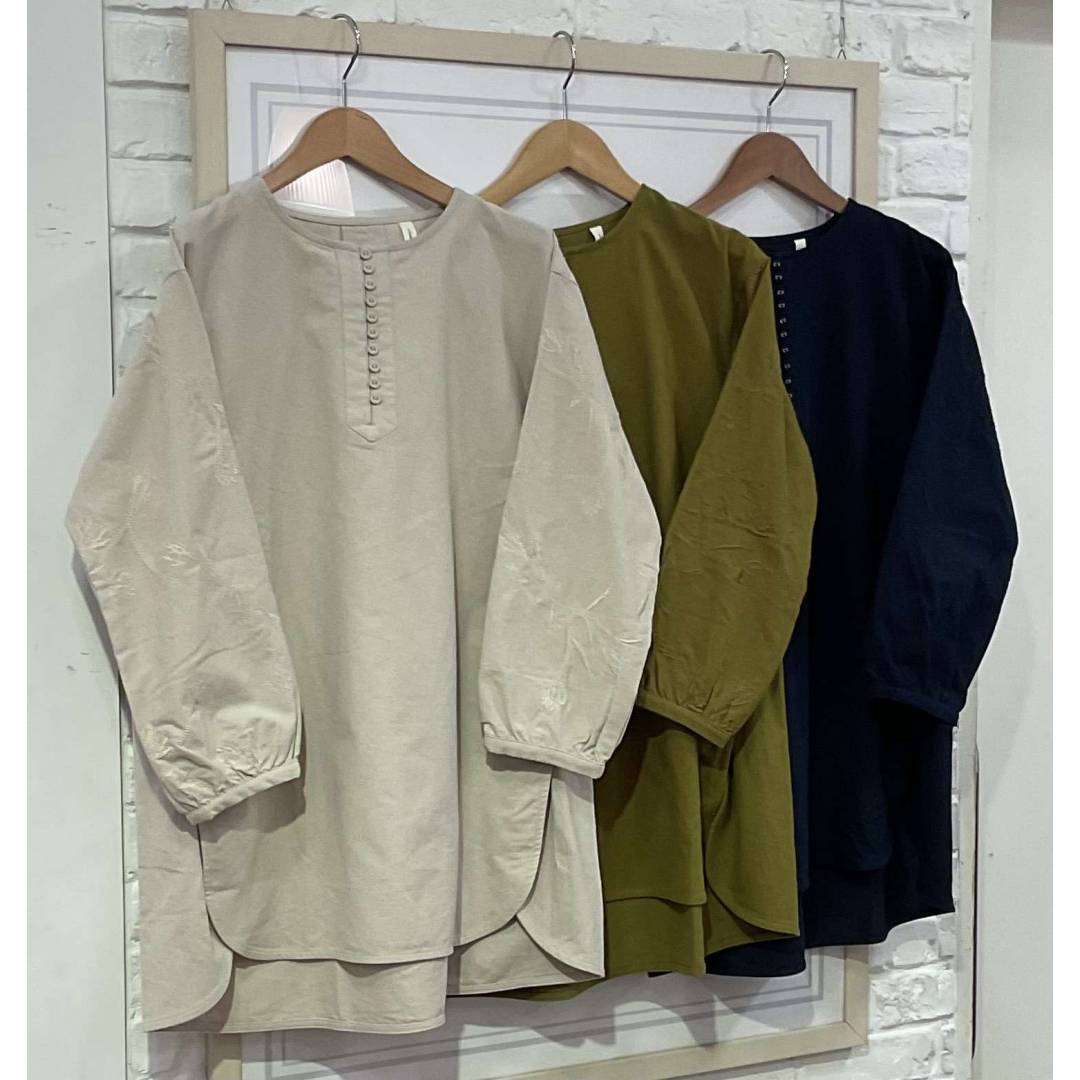 袖の刺繍が可愛いブラウスにご紹介