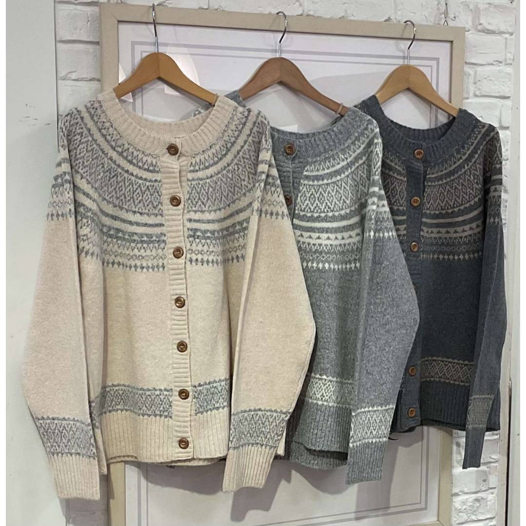 Xmasシーズンにぴったりなニットカーディガンのご紹介