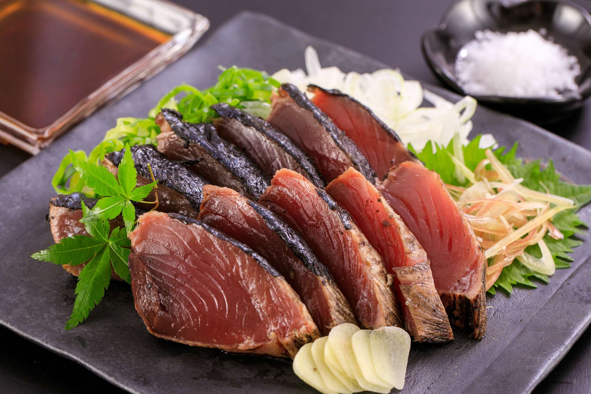 藁焼き鰹のたたき（背節）