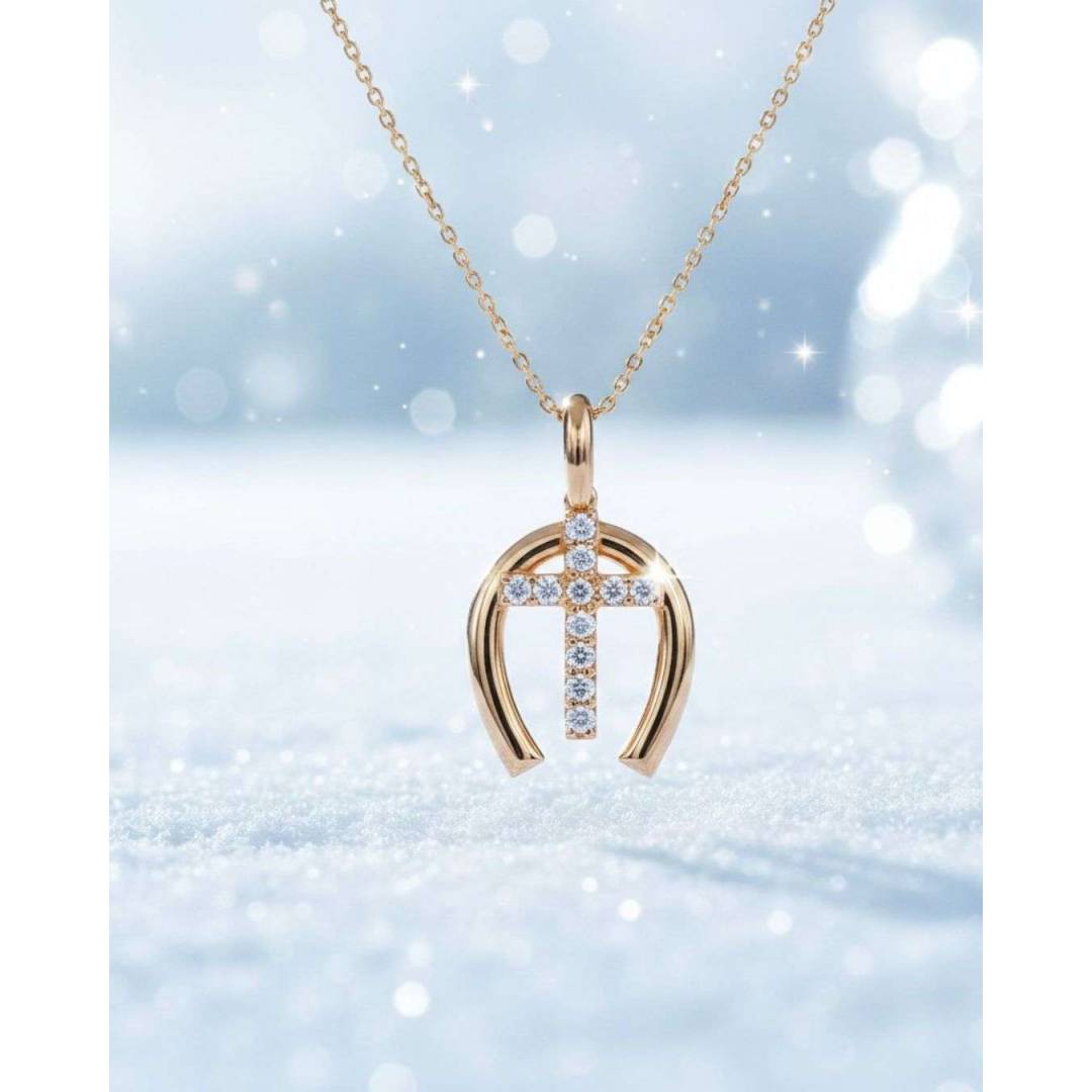 午年の幸運を受け止めるK18ダイヤモンド馬蹄クロスネックレス
