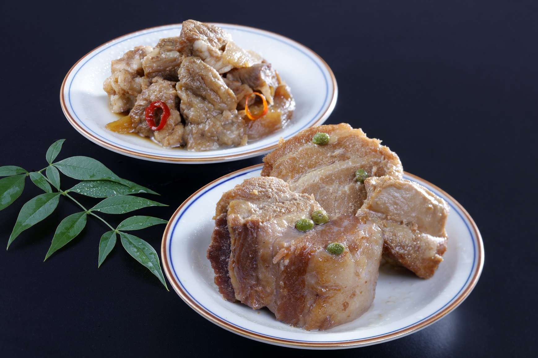 ①豚角煮（京山椒）②牛すじ煮込（京七味）