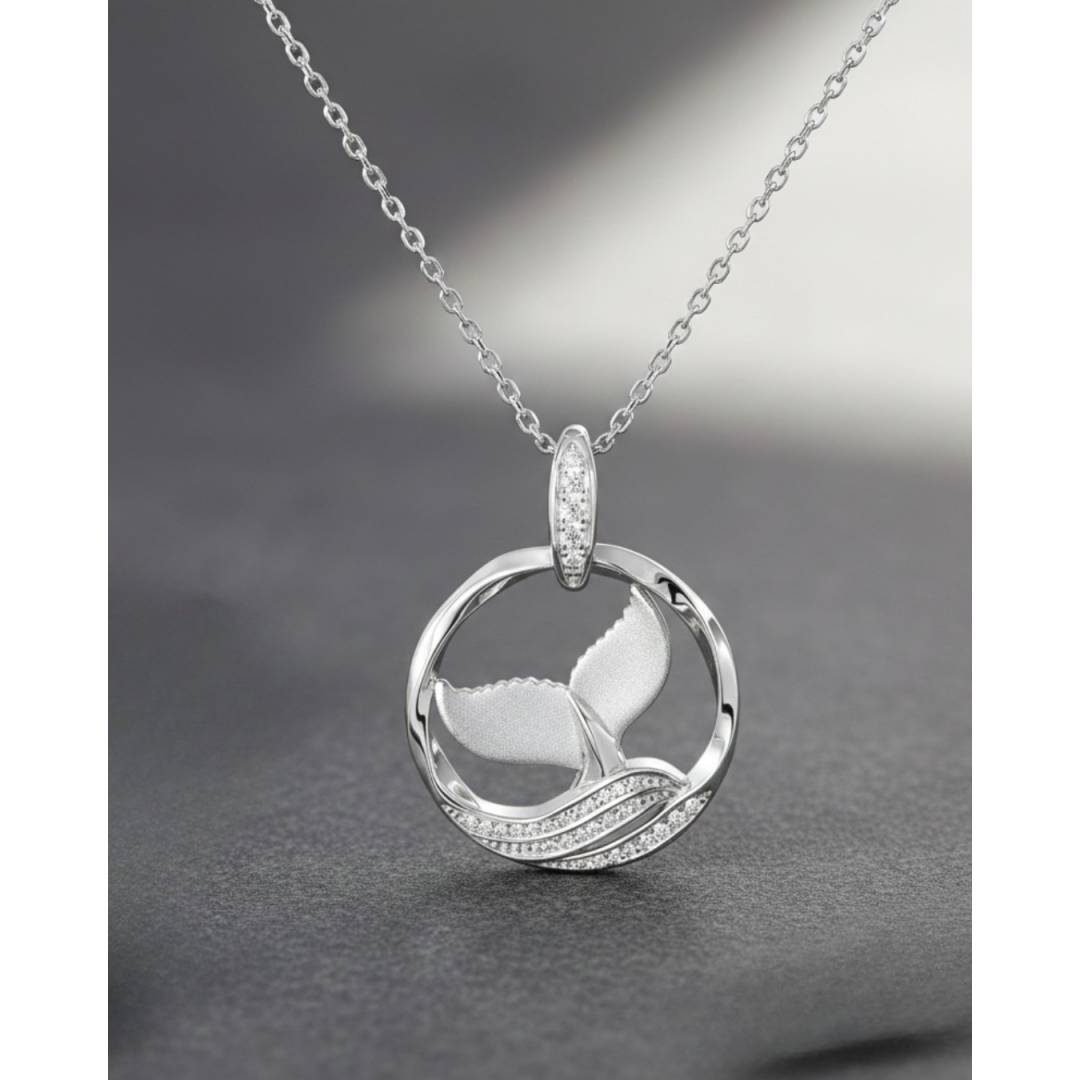 シンプルで奥深い輝き テールペンダント