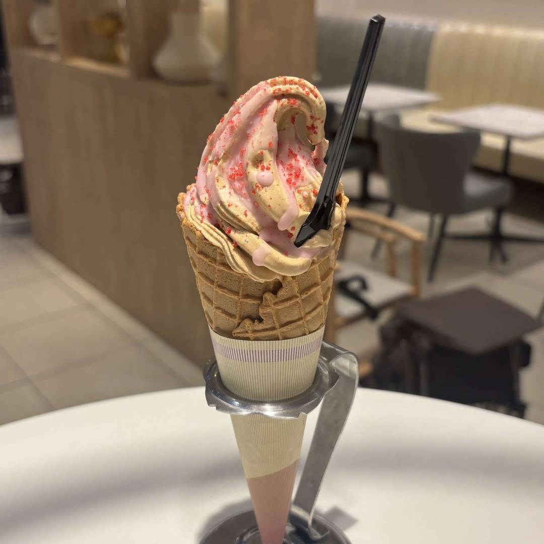 ❣NEW❣　ロイヤルミルクティーソフトクリーム（いちごチョコ🍓）