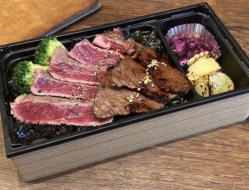 北海道産和牛ランプステーキとイチボ2種盛弁当