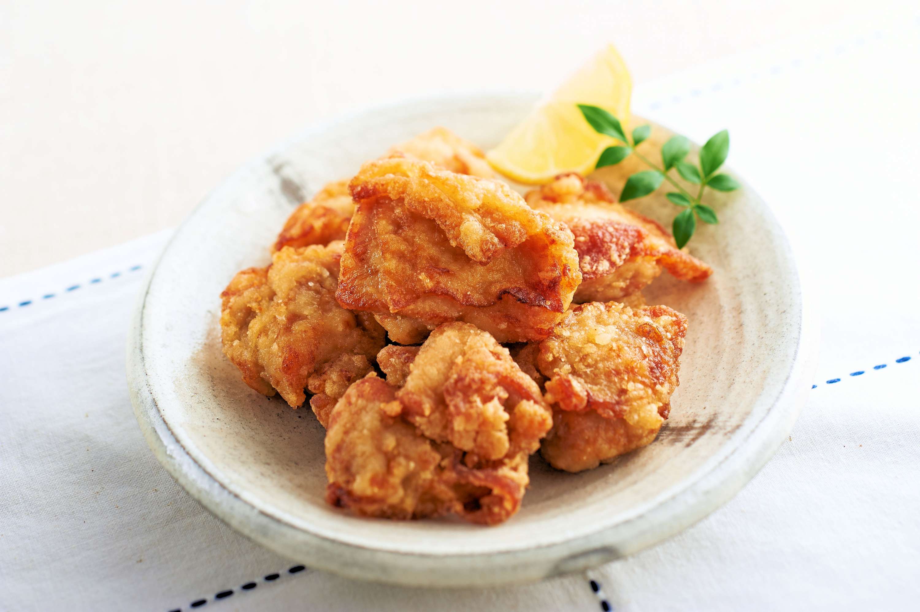 瀬戸田レモンガラ塩唐揚げ（モモ）