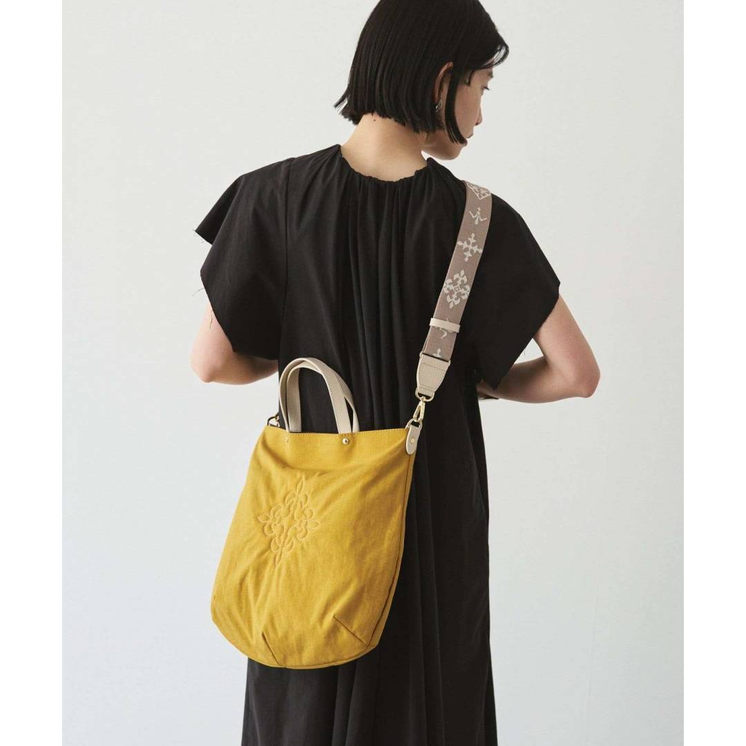 【russet】人気のスリムトートに新色追加！