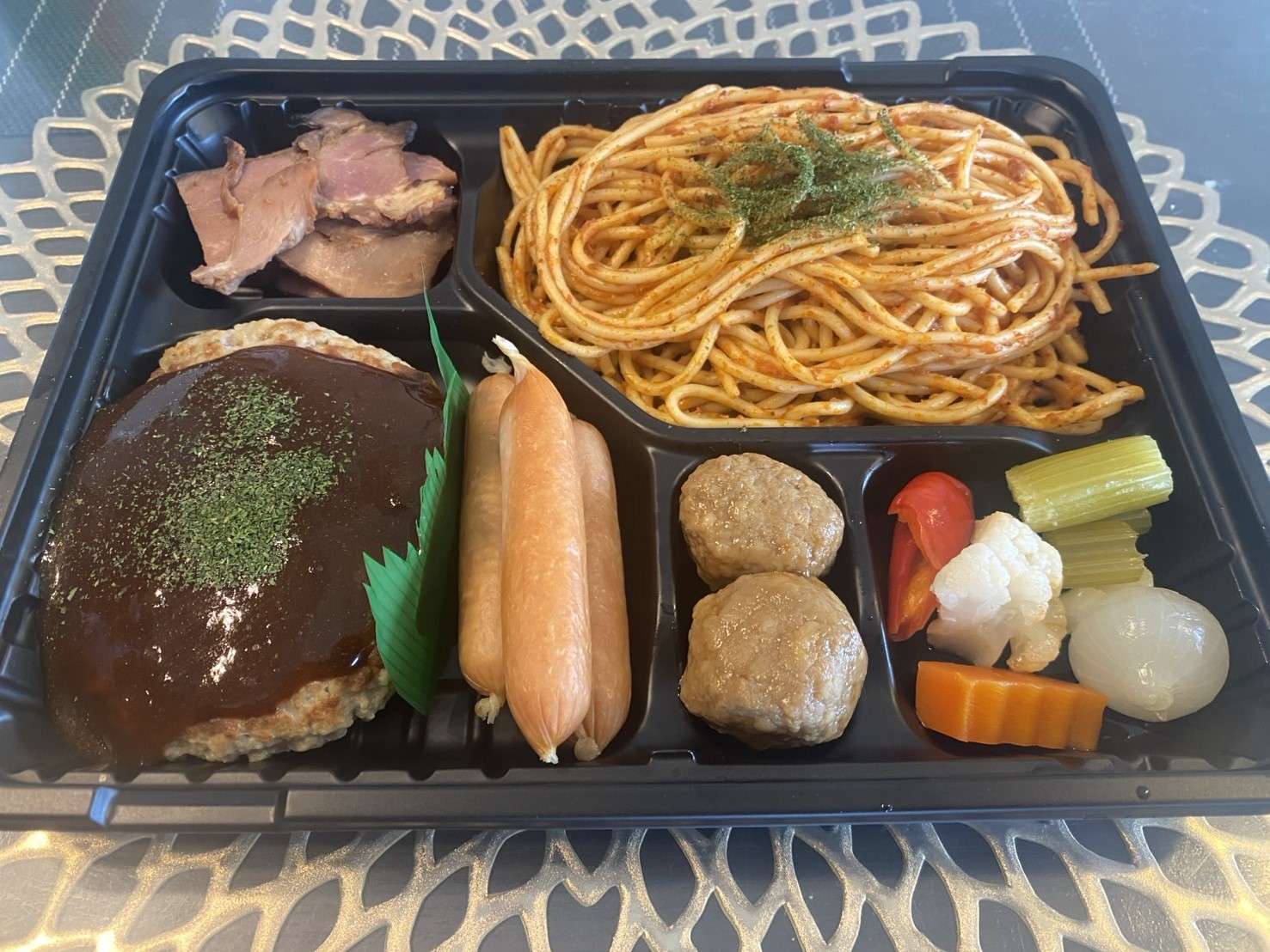 熟成牛手仕込ハンバーグミニオードブルプレート