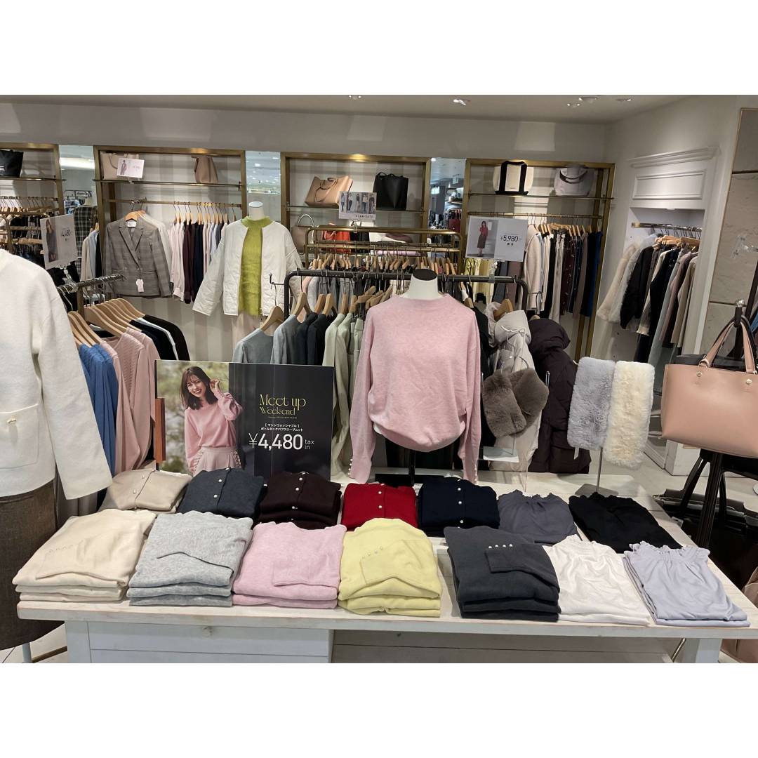 ボトルネックパフスリーブニット🎀