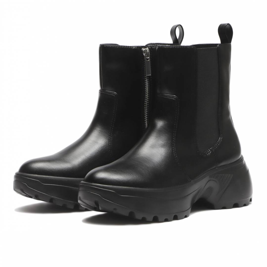 雑誌LEEとのコラボ第2弾として、サイドゴアブーツが登場