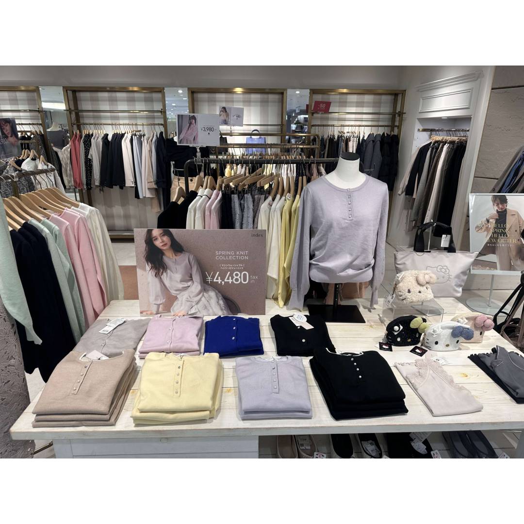 ビジューボタンヘンリーネックニット【洗濯機OK】✨