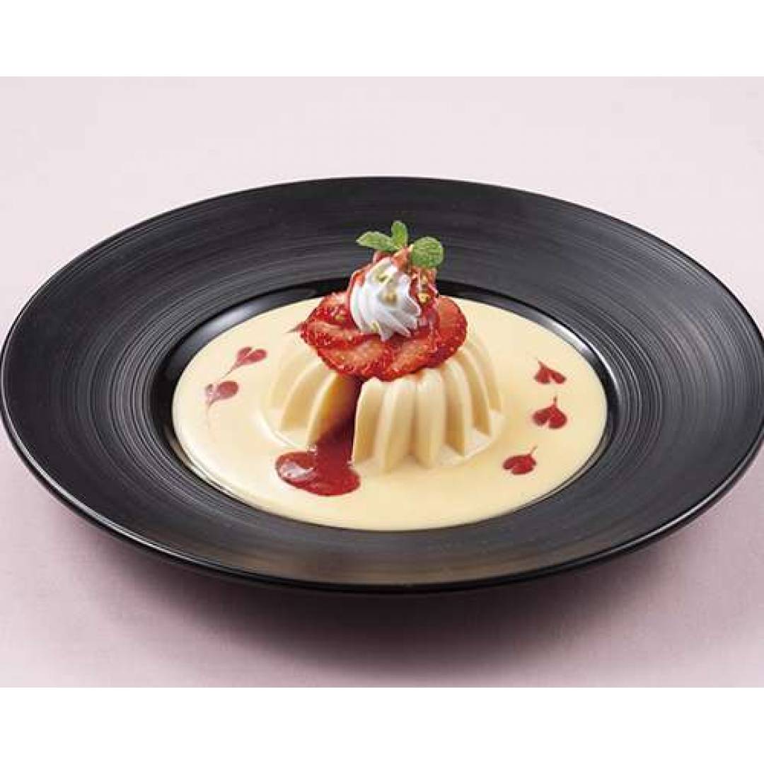 レトロなのに新しい！ババロア苺ソース