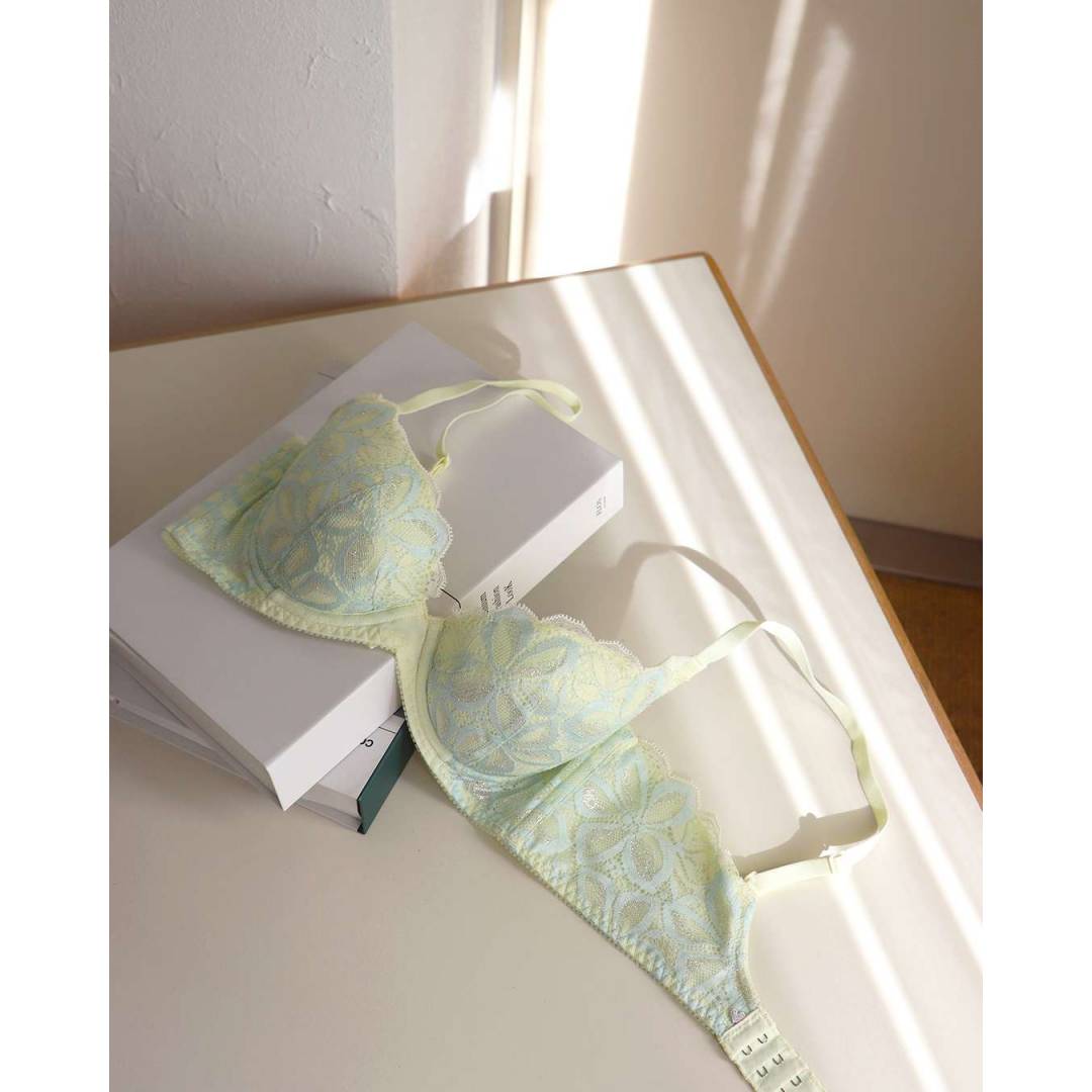 谷間ふっくら！脇高スリム！