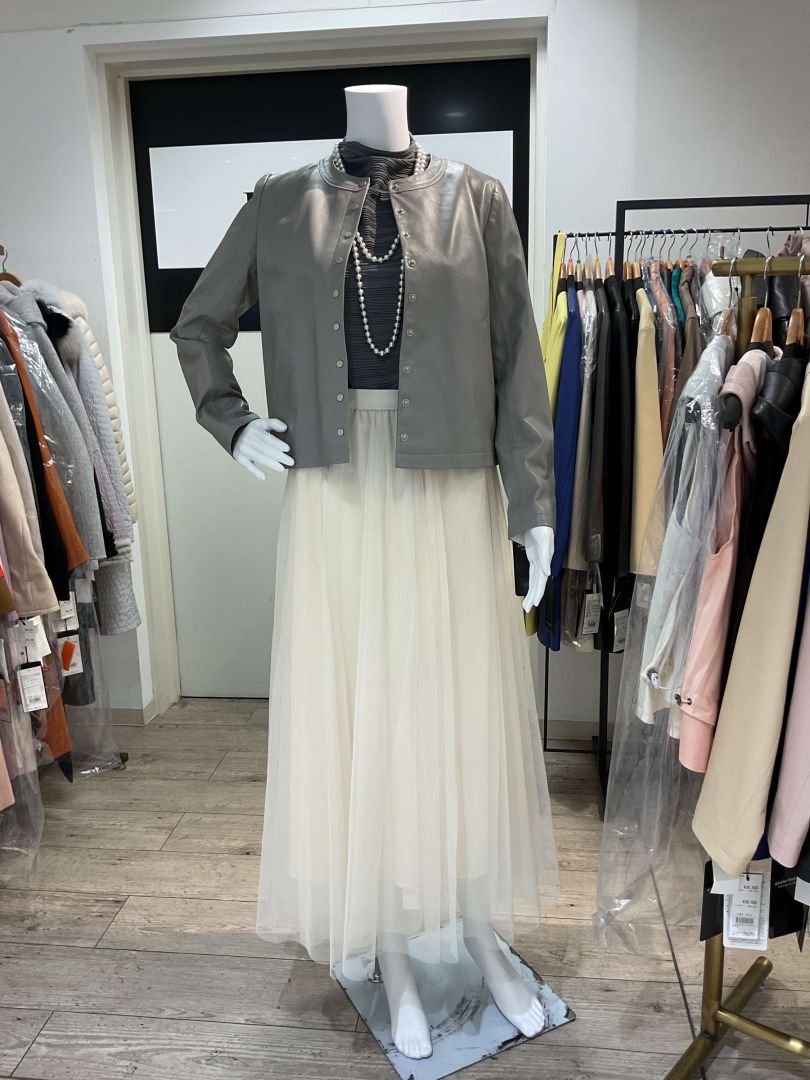 レザーの季節です。あなたはどちら派?