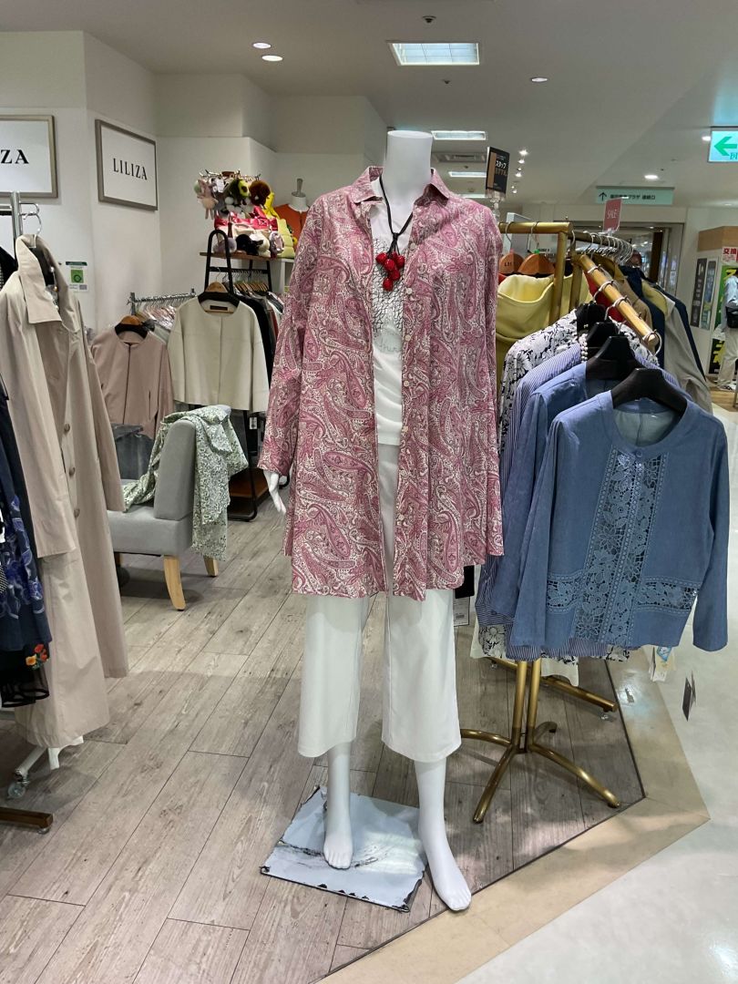 春に人気のブラウスのご紹介です❤️