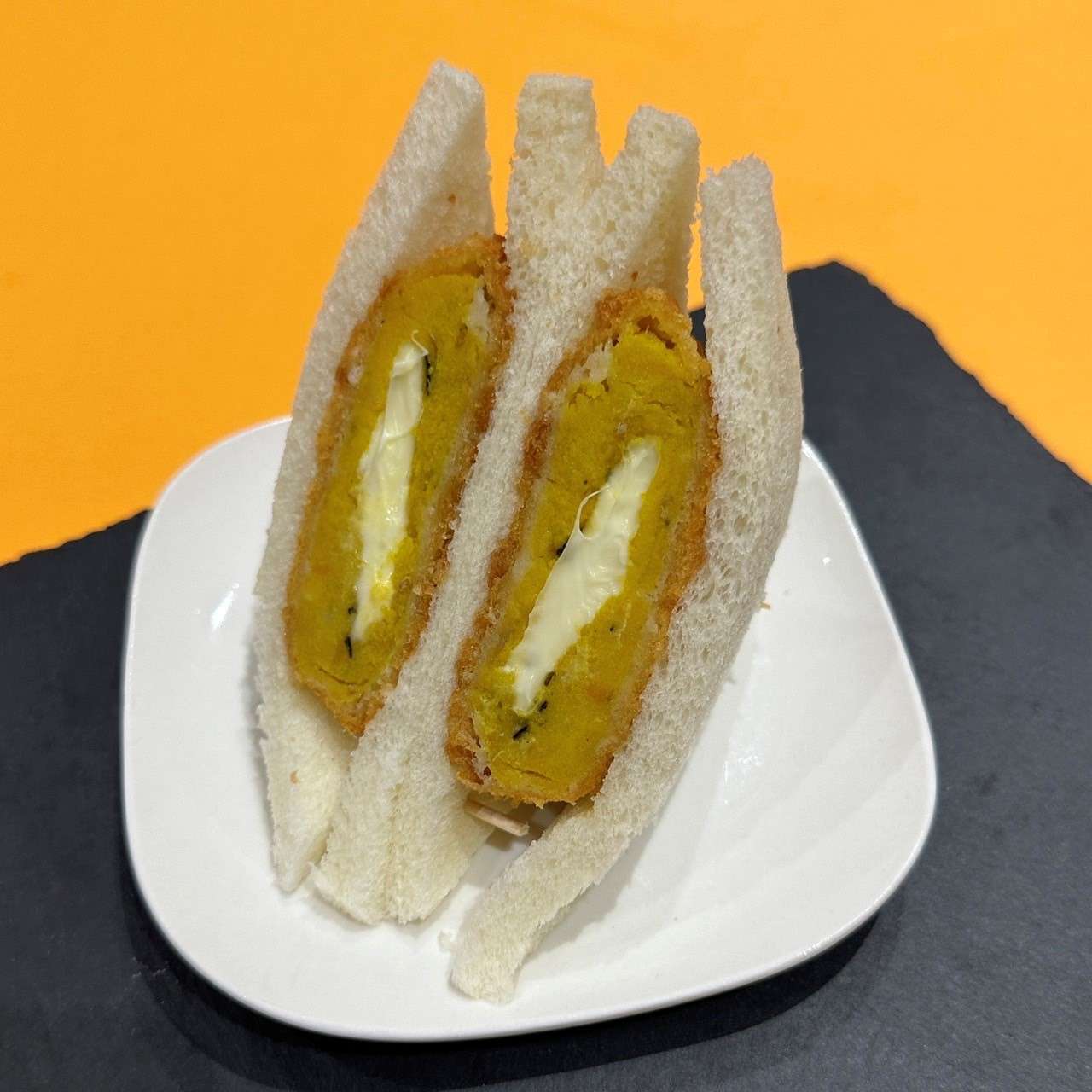 栗かぼちゃとチーズソースの包み揚げ